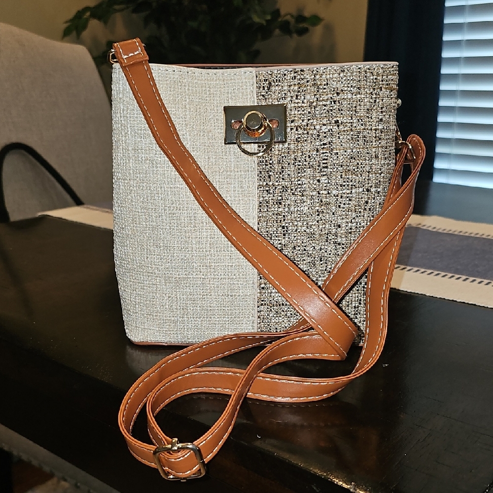Woman's Crossbody Bucket Bag - Picture 2 of 10
